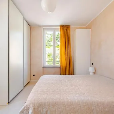 Casa Robutti B アラッシオ